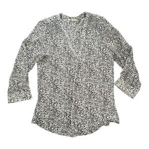 41 Hawthorn Gray‎ White Abstract Wave V-Neck 3/4 Sleeve